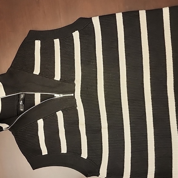 MANGO Crop V Sweater Vest sz Medium Black and White Striped - Picture 3 of 9